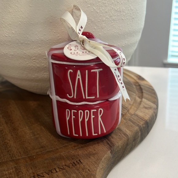 Cute. Rae Dunn SALT PEPPER. - Picture 9 of 13